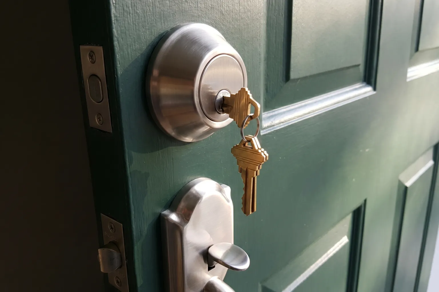 When to Call Emergency Locksmith Services